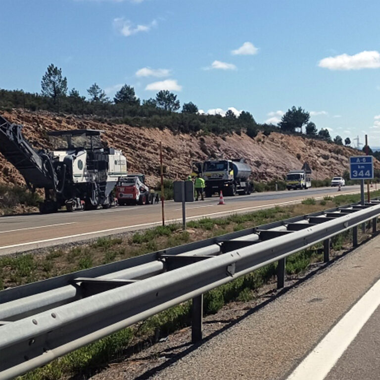 Tras lustros de abandono, Fomento reparará la A6 en pleno verano