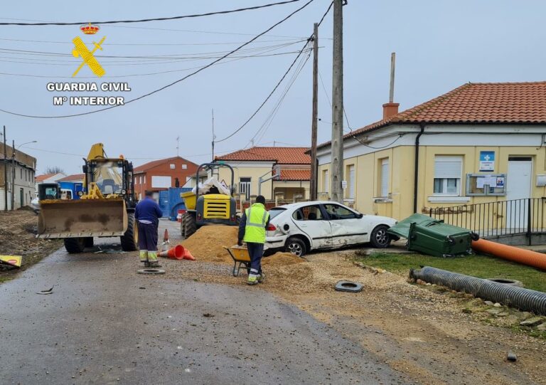 La Guardia Civil detiene en La Bañeza al conductor de un turismo por la comisión de varios delitos en un siniestro vial con resultado de una persona herida leve