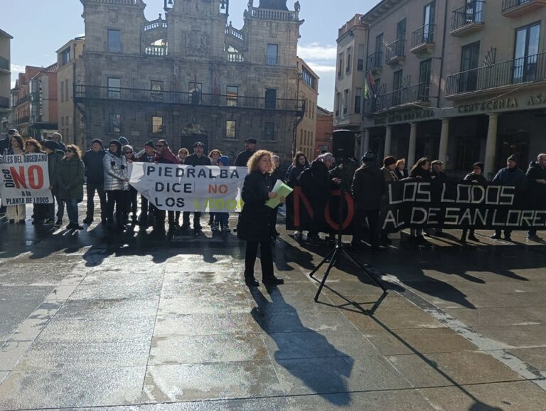 Contestación en la calle al proyecto de tratamiento de lodos de depuradoras en tierras de Piedralba