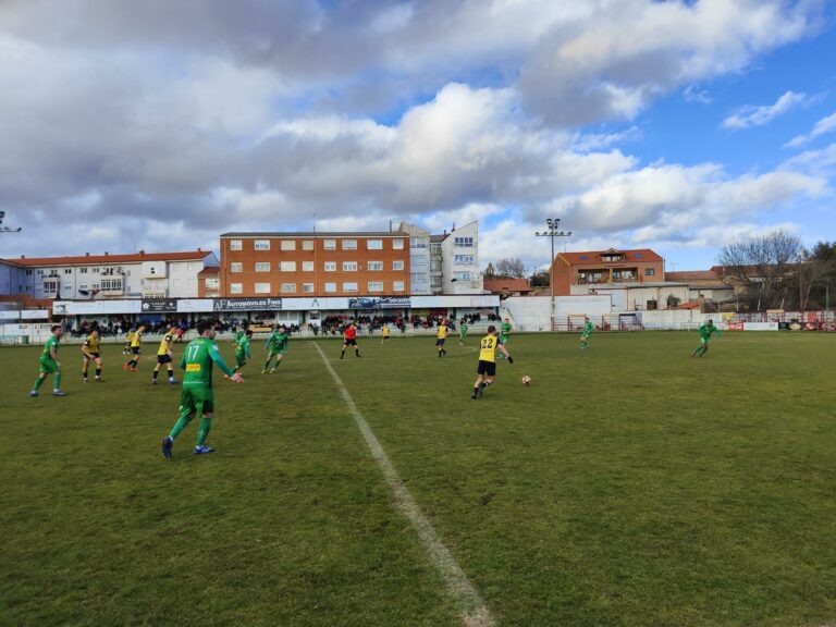 Una derrota que difumina el sueño del ascenso