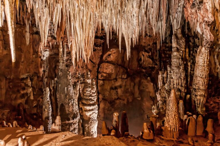 La Cueva de Valporquero inaugura la temporada y estará abierta hasta el 9 de diciembre