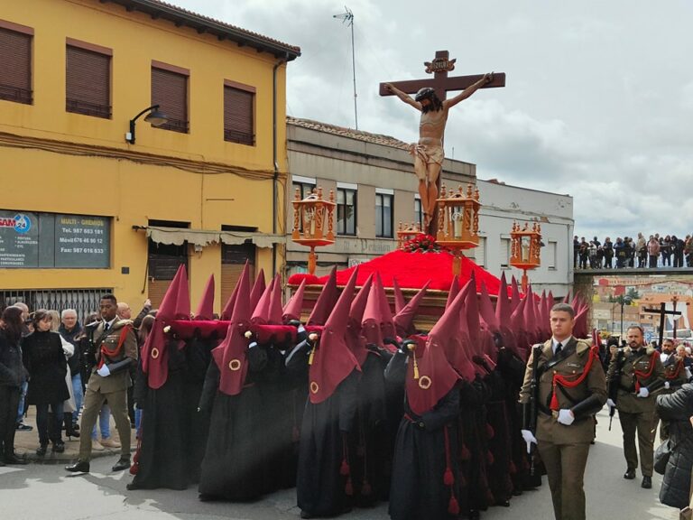 Adiós a una Semana Santa pasada por agua