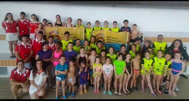 La I Jornada de Juegos Escolares de Salvamento y Socorrismo disputada en Astorga deja quince medallas y 21 podios para los nadadores de la Escuela Municipal