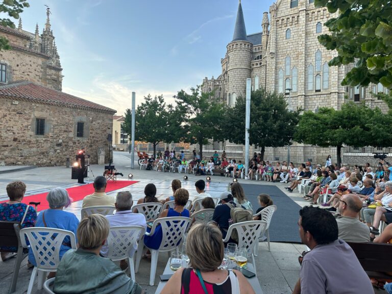 “Danza en el Camino” triunfa en Astorga con lleno absoluto