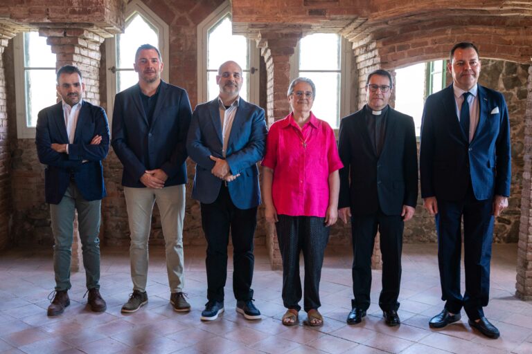 El Palacio de Gaudí y el Museo Casa Botines suman fuerzas para convertirse en Patrimonio de la Humanidad