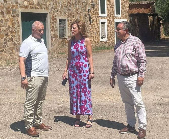 La directora general de vivienda visita Castrillo de los Polvazares donde se inicia la licitación de una obra de interés arquitectónico financiada por la Junta por un importe de 125.000 euros