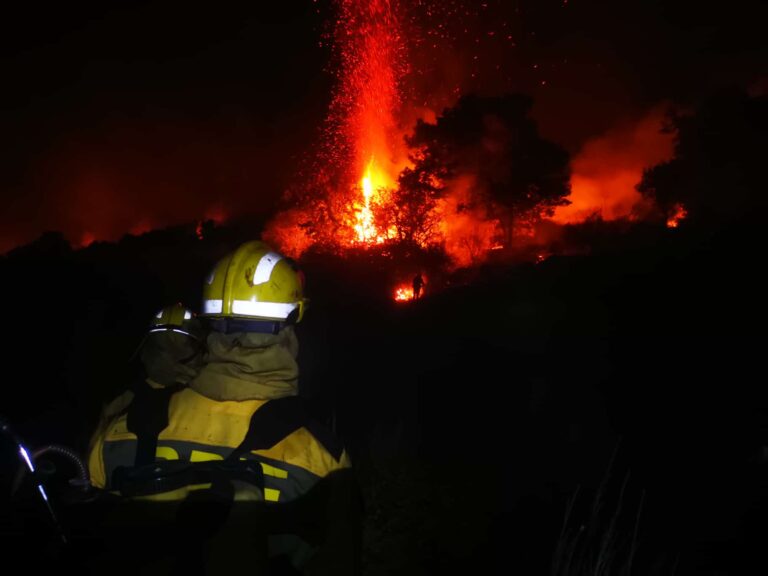 El fuego de Brañuelas sigue en nivel 2 después de pelear contra él toda la noche