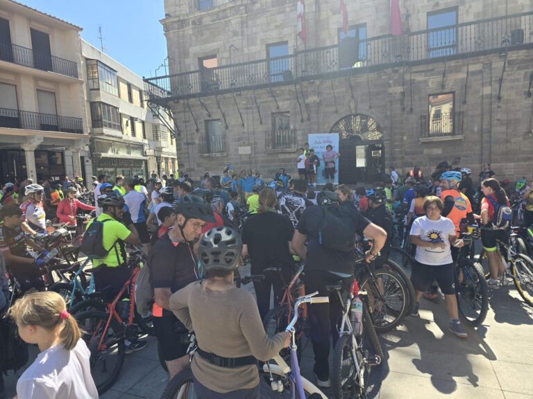 Astorga ‘se subió’ a la bicicleta contra la violencia de género