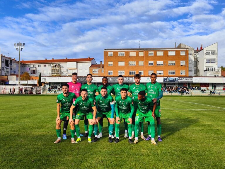 El Atlético Astorga encaja su primera derrota de la temporada aunque mantiene el liderato 