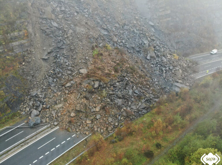 Un desprendimiento corta totalmente la conexión entre León y Asturias por la autopista