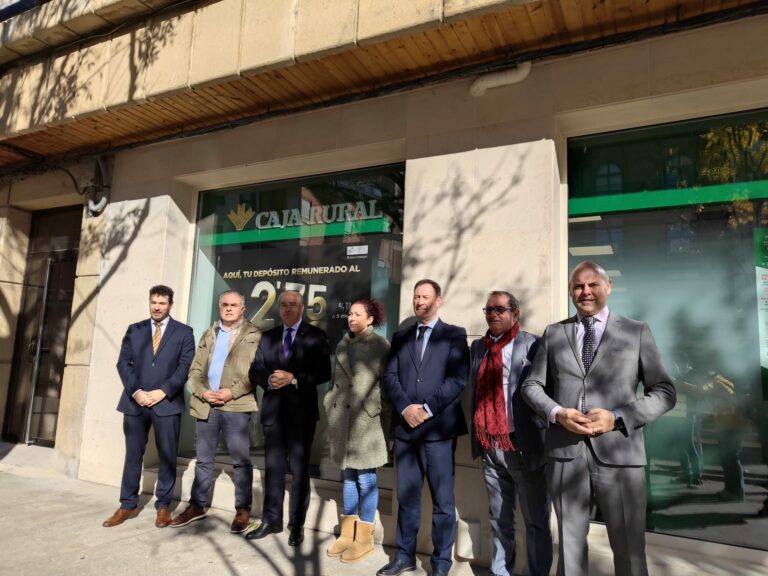 Caja Rural amplía su presencia en Astorga con un nuevo servicio para empresas y mejora su oficina para la atención de particulares