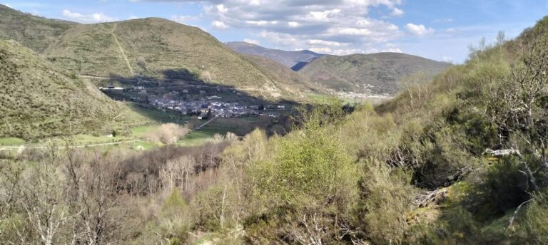 Los senderistas de La Salle organizan una ruta al nacimiento del río Boeza